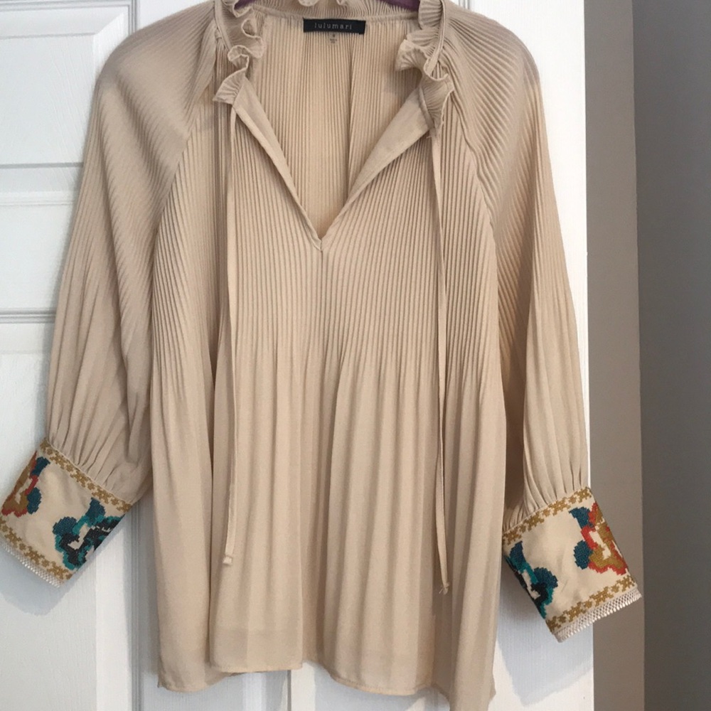 Size M never worn blouse.